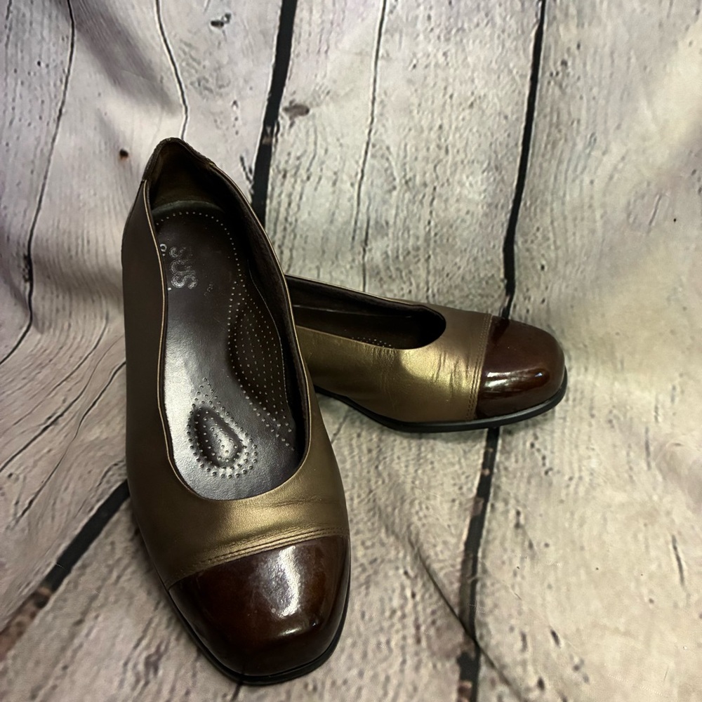 SAS Tripad Coco Comfort Foot Bed Metallic Ballet Flats Shoes Brown Cap Toe Sz 7W